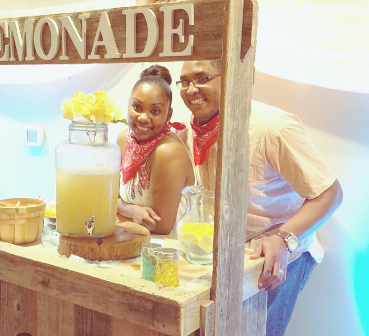 Decor_N_Moore's tweet photo. #EventPlanning #LemonadeStand  #PhotoProps #rustic #customparty #bridalshower #decorNmoore #tweetus #HoustonRentals https://t.co/mb37dc8dLi