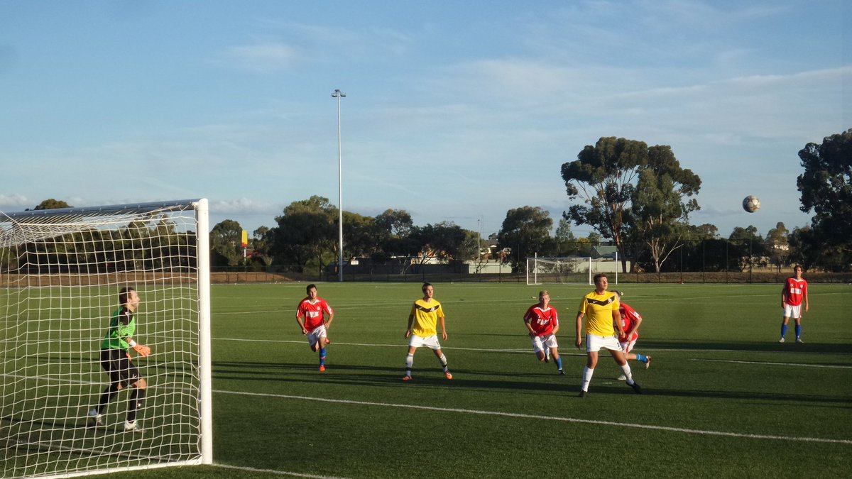 official_lesdog's tweet image. 2nd half at Keilor Park synthetic R1 #FFACup @HNKSplit lead Springvale City 🔴🔴 3-1 after 58' #FFACup #MagicOfTheCup