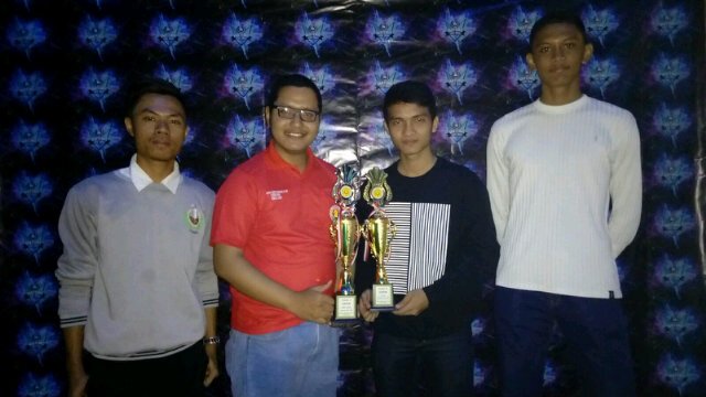 _stanchess's tweet photo. STAN Chess Memang Juara 1, dan kita foto bersama atlet @SEMA_STIS yg juara 2 di Vertamic Fest 2015 cc: @bemstan_ https://t.co/hN8iLzVlnh