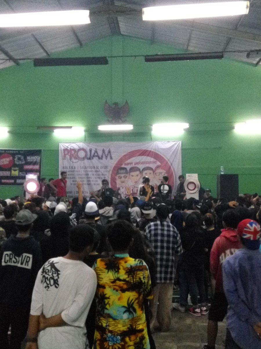 #GudangHipHopSolo OnStage Now! <a href="/GudangHiphopSL/">Gudang Hip-Hop Solo</a> !!!! selanjutnya <a href="/NDXAKAOFFICIAL/">NDX AKA OFFICIAL</a> <a href="/officialndxaka/">NDX A.K.A YOGYAKARTA</a>