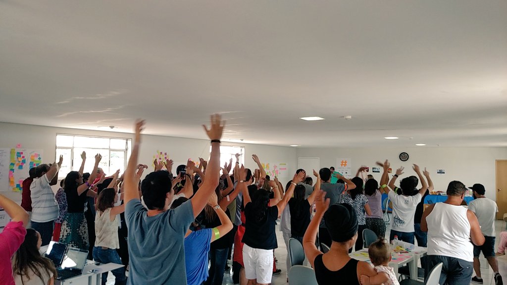 pauloperes's tweet photo. Fun with #designthinking and the Heliópolis community #spjam #GSJam #borahelipa https://t.co/mhou2p9lH1