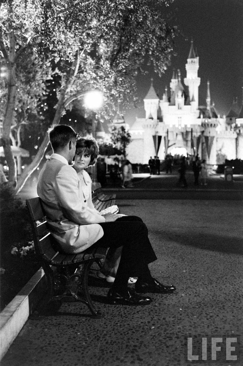 Prom night at Disneyland, 1961
goo.gl/bdelRp