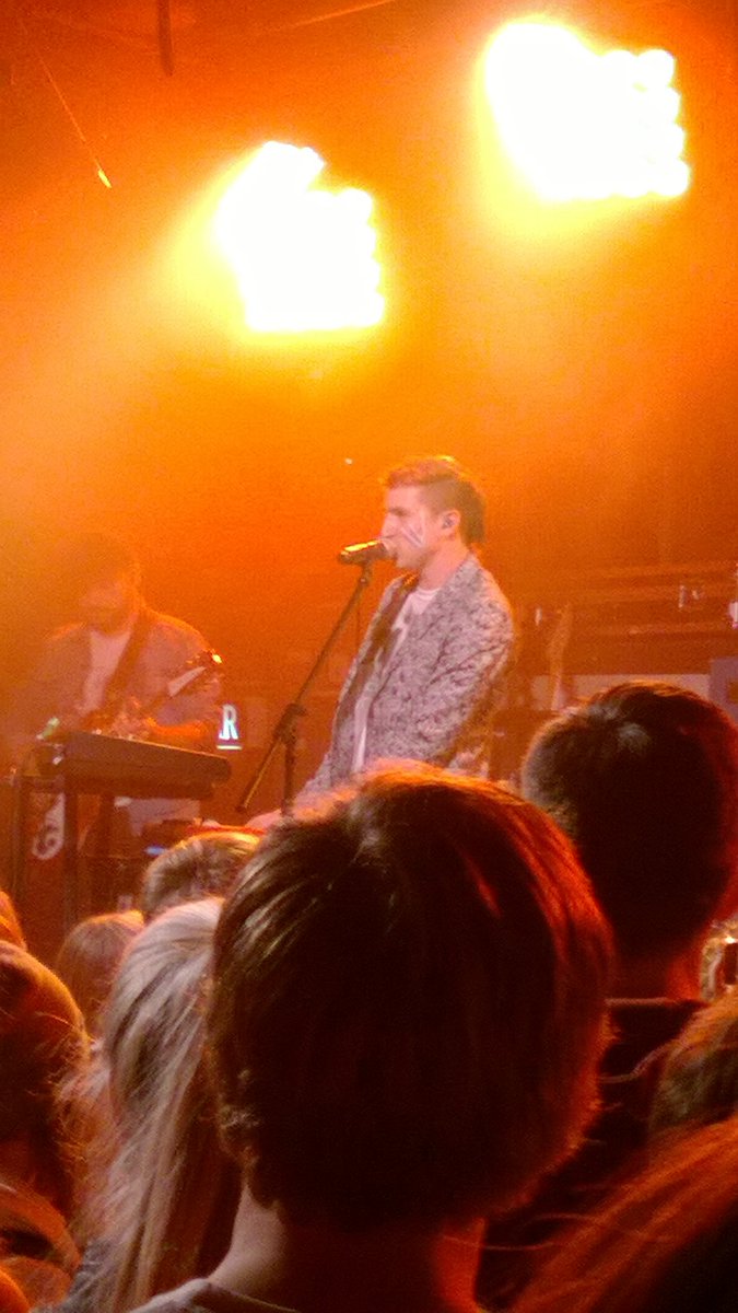 loopyhoopyfrood's tweet photo. @WALKTHEMOONband 2 out of this world shows, helping me beat mental health for a while and know #YOUARENOTALONE <3 <3 https://t.co/XevziPpUm3