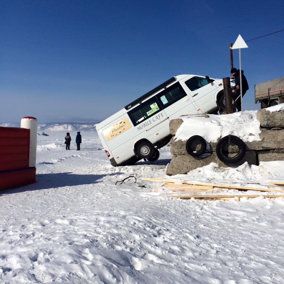 Ураган листвянка. Листвянка байкал отель прибой. Отели в листвянке на байкале. Ураган листвянка. Дер лиственная байкал.