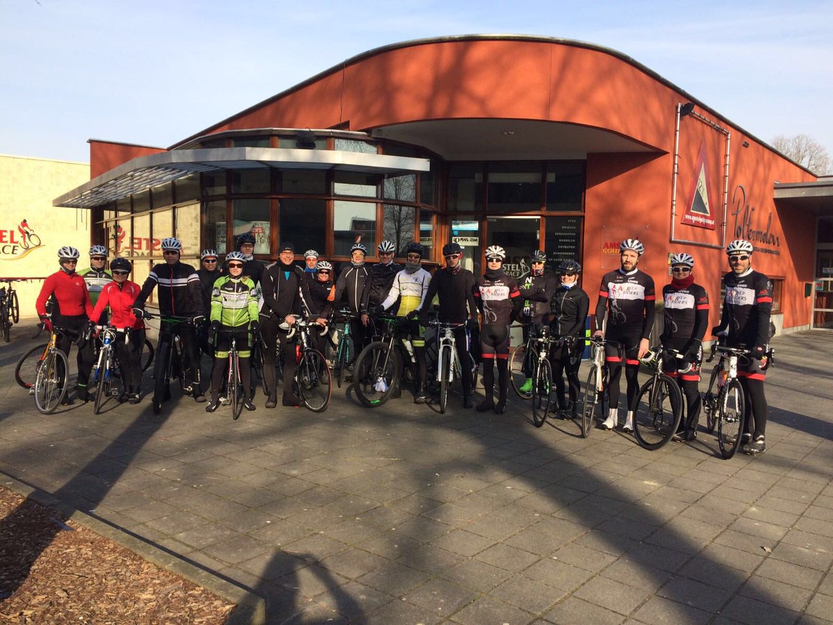 FietscafeVburg's tweet photo. De eerste voorbereidingsrit voor de #agr16 is van start gegaan, obv @AgrXpRiders #letsgo #cyclewe https://t.co/9SKCGfd57q
