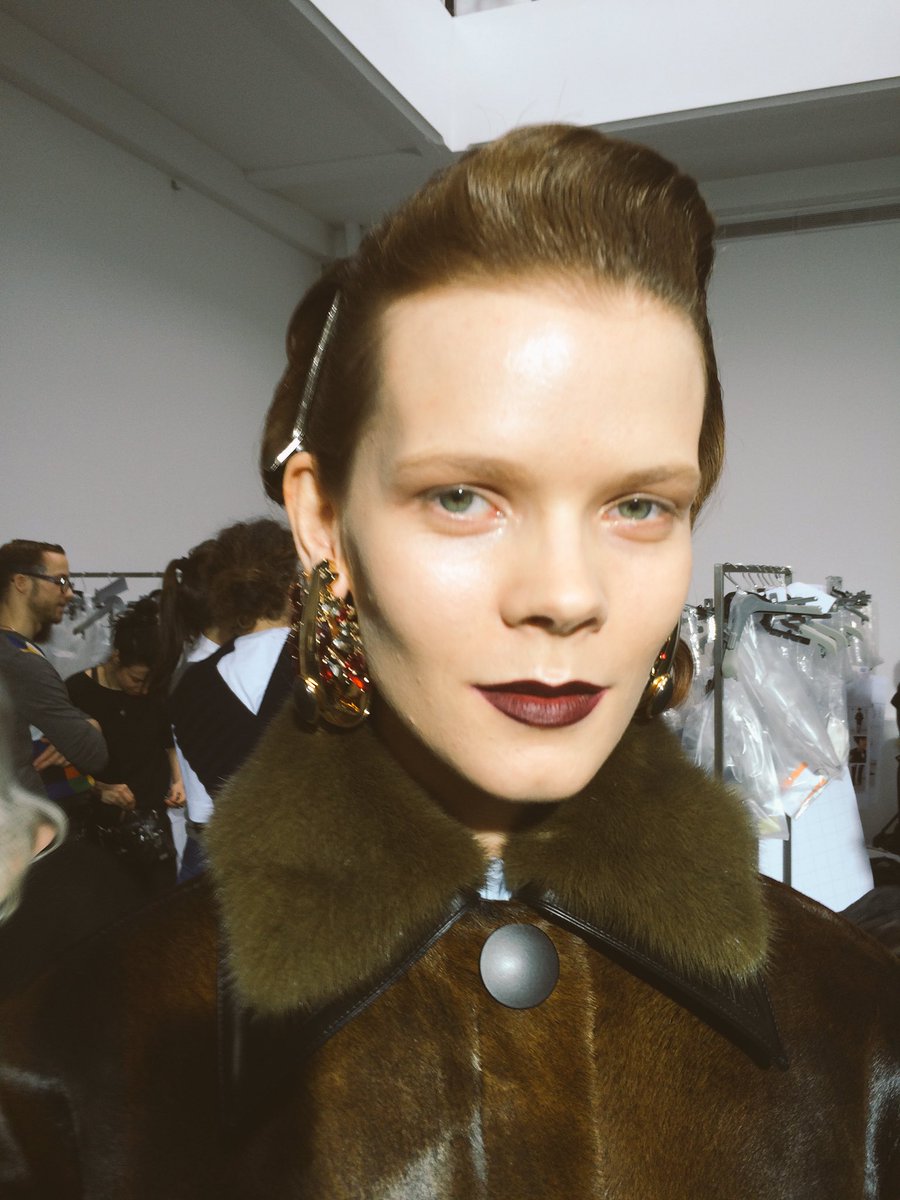 Hitchcock Rebecca's heroïne inspired look <a href="/marniofficial/">MARNI</a> by <a href="/TomPecheuxMU/">Tom Pecheux</a> #macbackstage #aw16
 #macfwartist #MFW