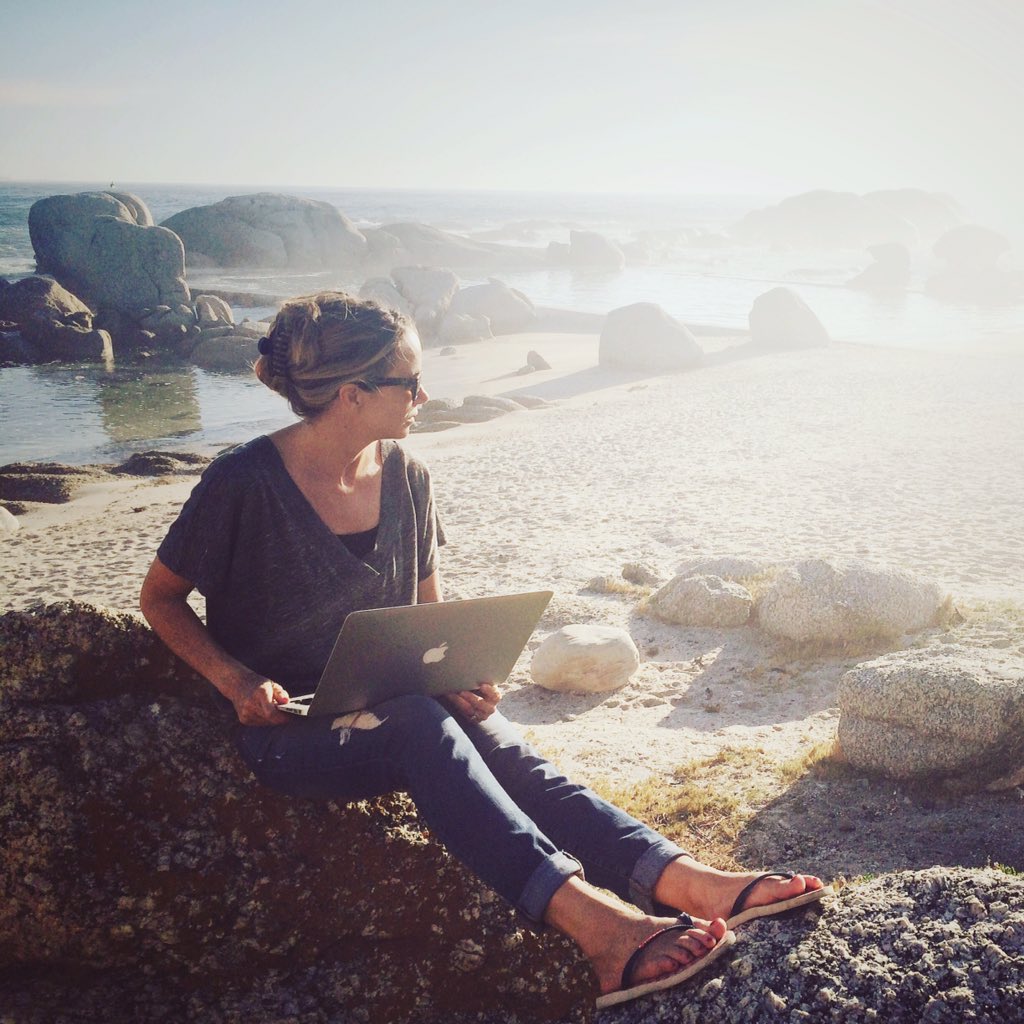 yourcanvas's tweet photo. canvas beach office #howweroll #setlife https://t.co/IjnCZc5zHV