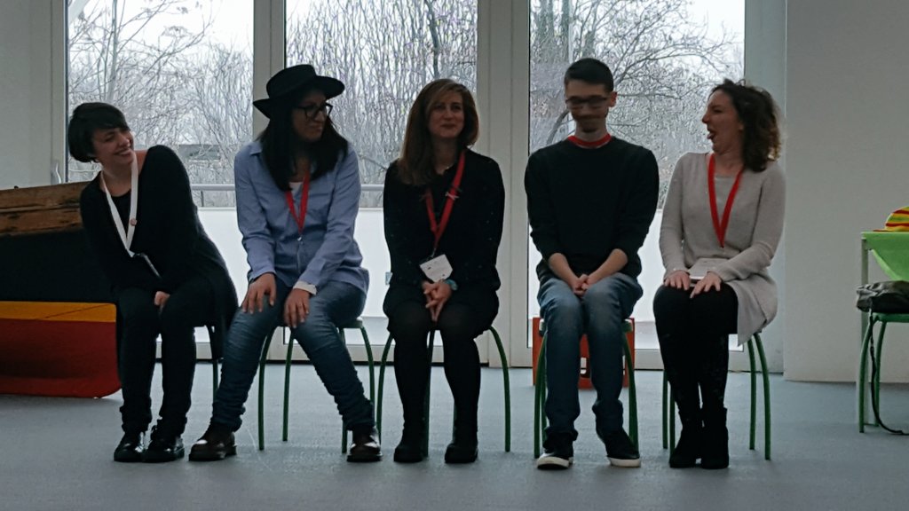 ServiceJamBO's tweet photo. Il gioco delle boccacce. #improvvisazioneteatrale alla #BOsjam. 
#GSJam #thisiswhywejam https://t.co/gpM9d3jvpC