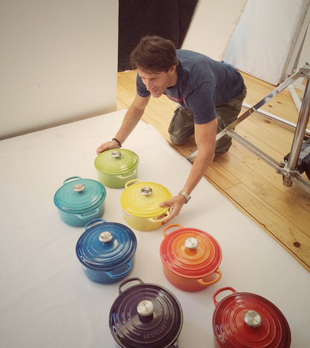 yourcanvas's tweet photo. @Mikeipp on set for the latest campaign for @LeCreusetSA #setlife #colour #worldclass @russmithphoto https://t.co/VkM9gv00Hr