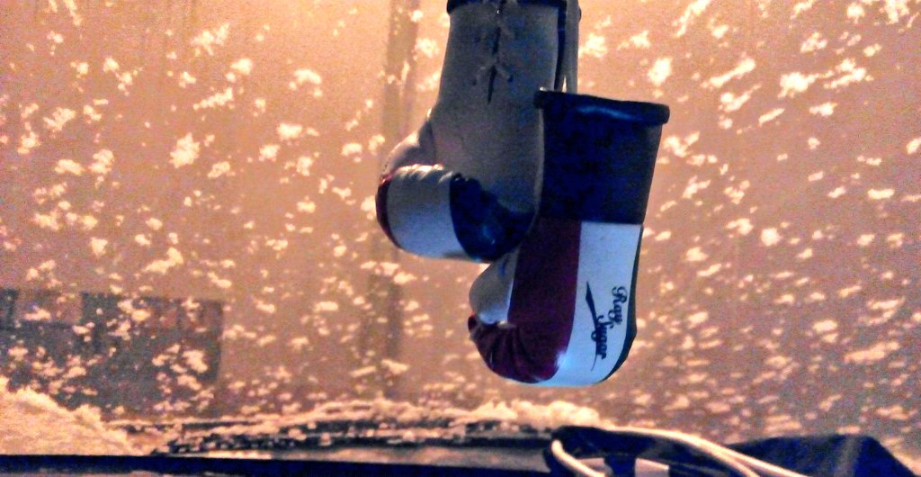 PCFLR's tweet photo. Ayer nevaba en Granada. Y se quedó esta estampa desde el coche con mis amuletos de @raysugarinma 😍 https://t.co/KJi8xji8st
