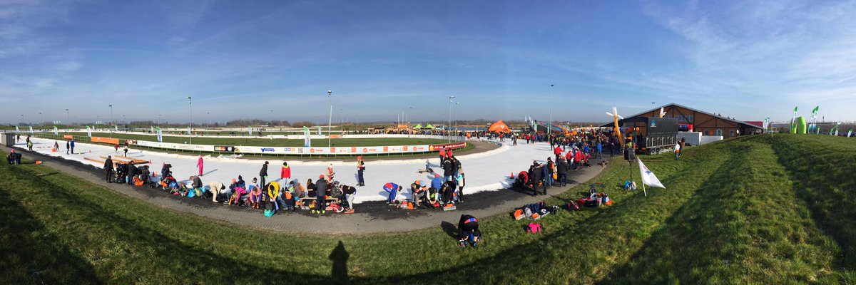 Wat is het koud hè? Heerlijk tijdens de KPN Schaatsvriendendag ❤️ allemaal schaatsen!! #schaatsfan