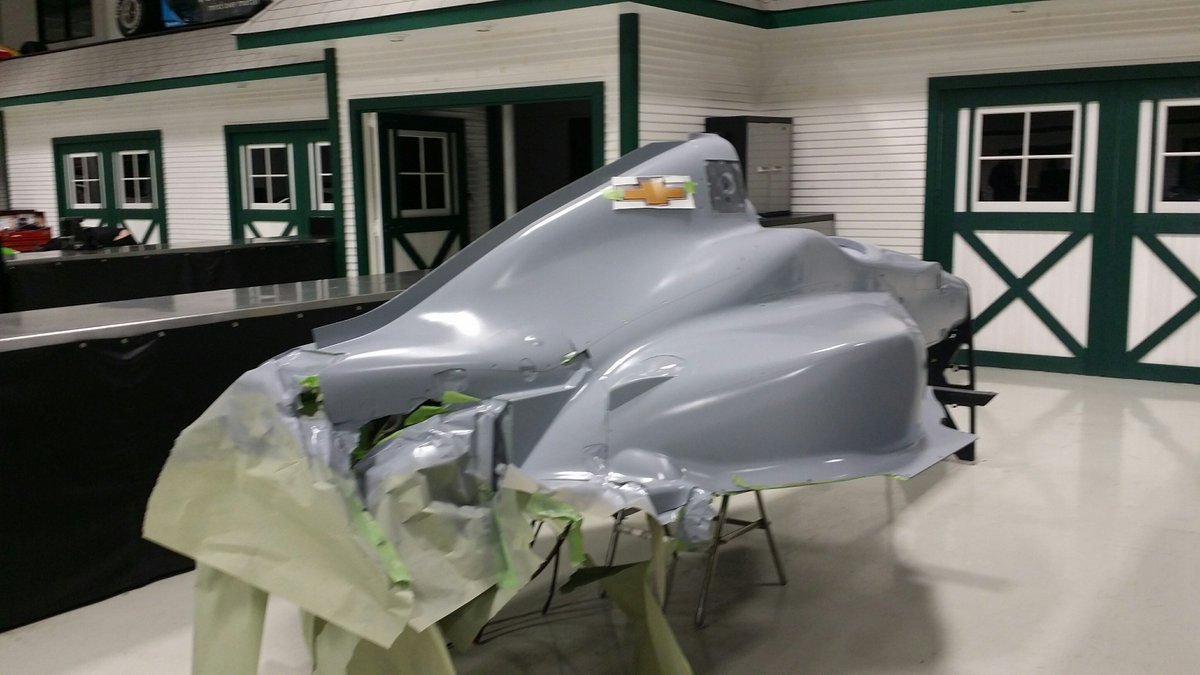 It's still Feb but @DRRIndyCar <a href="/KingdomRacing/">Kingdom Racing</a> boys getting <a href="/gasmonkeyenergy/">Gas Monkey Energy</a> #Indy500 car set for body fit &amp; paint!