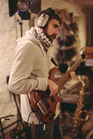 Triunityrecords's tweet photo. #passion #refine #bass #bassguitar #bassist #bassline https://t.co/GIAHfCttrE #hiphop #uk #culture #flow #jamming https://t.co/RYTLJkV5Vo