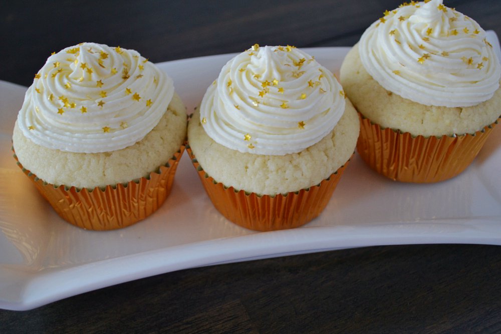 IOP_Blog's tweet image. Champagne Cupcakes for the Oscars anyone? itsourpleasure.ca/recipes/champa…