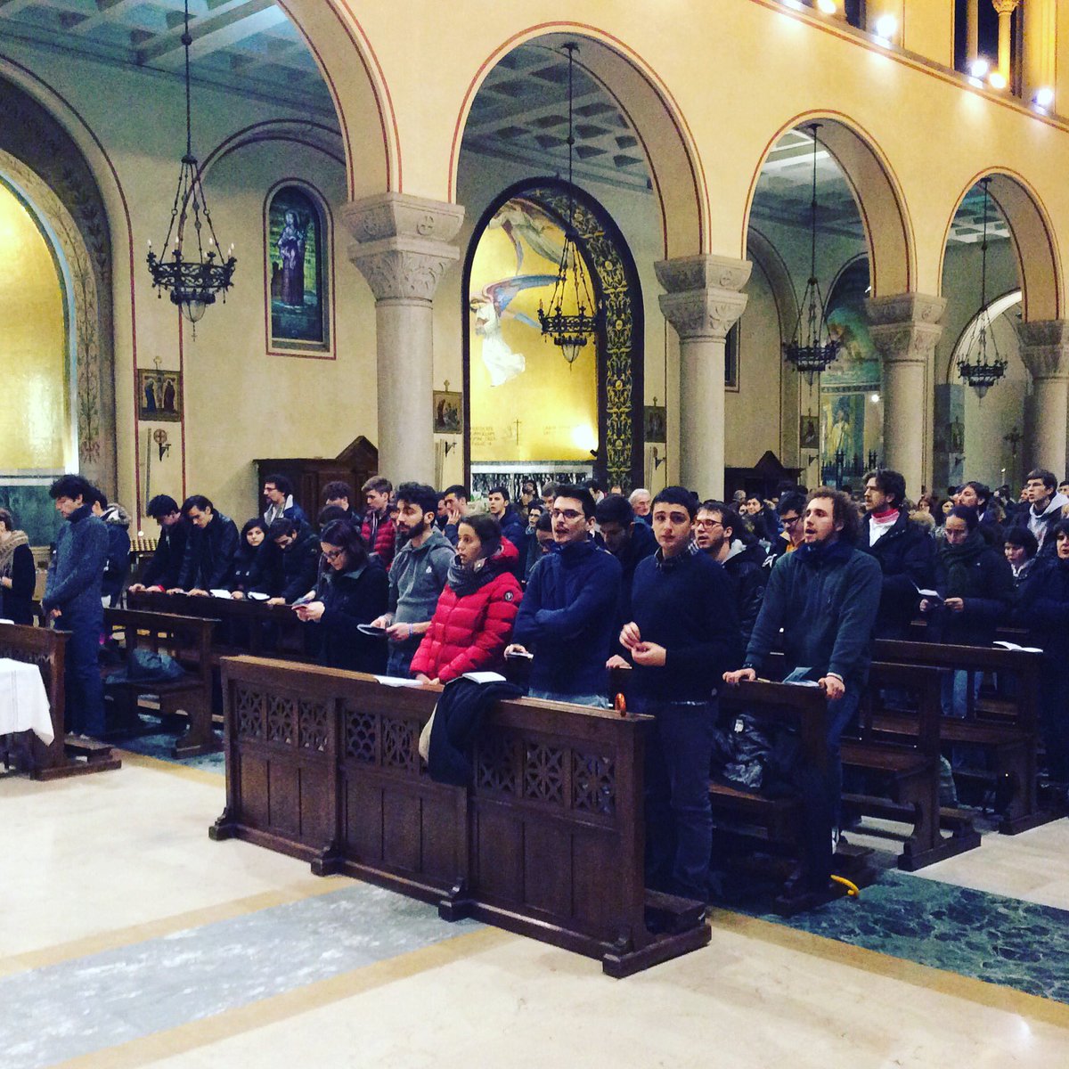 mgsle's tweet photo. Inizia ora la messa del #MGSForum #salesiani #mgslombardiaemilia https://t.co/HUco1R8prk