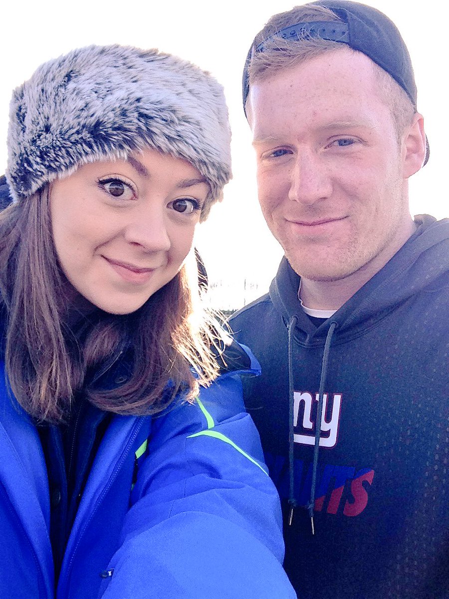 Half time selfie 🙋🏼 score is <a href="/UoNAF/">UoNAF</a> 19-12 Rams and commentary provided by @josielinsel and Pounder #frozenfingies