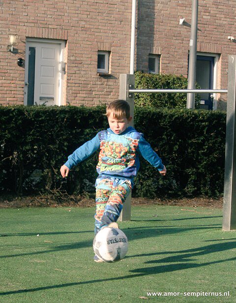 IloontjePeters's tweet photo. Deze kanjer gaat vanaf woensdag ⚽️⚽️ bij 🔵⚪️ in Nijmegen! #held #kanjer #watwordhijgroot #ownb https://t.co/wOwFBf9j6O