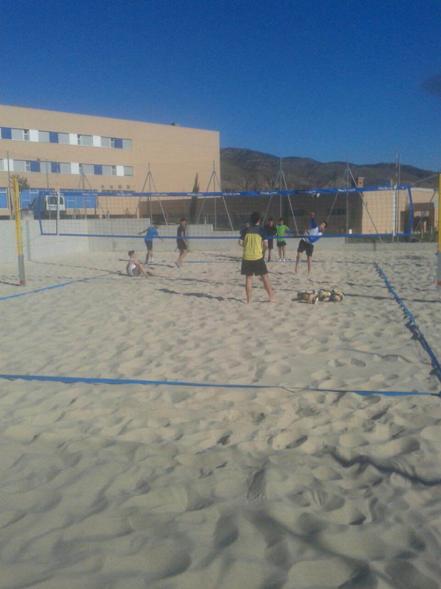 El frío apreta pero no es un impedimento para el AD Eliocroca Voleibol que un domingo mas completa su entrenamiento
