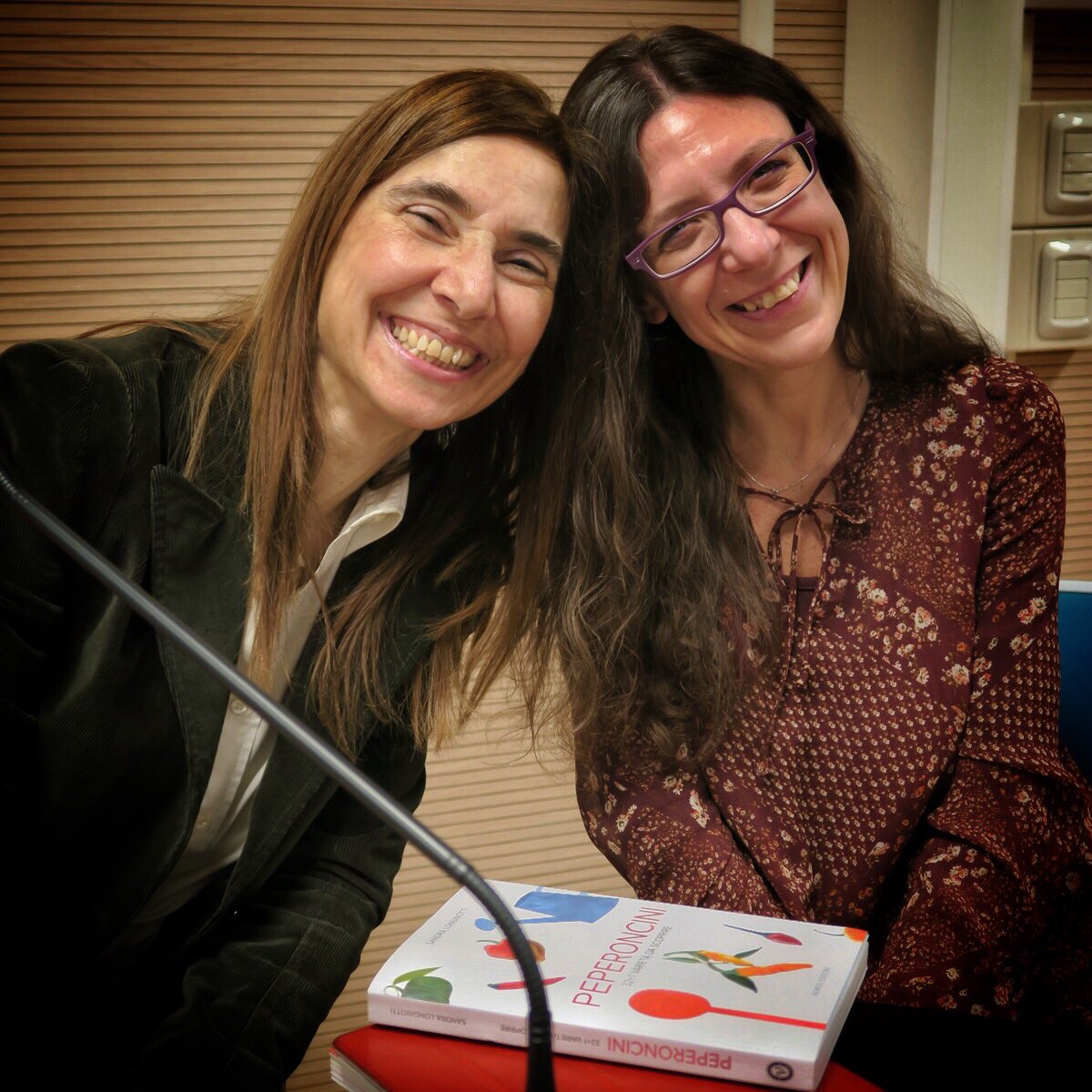 Grazie a <a href="/CristinaVigge/">Cristina Viggè</a> per la bella presentazione di "Peperoncini" @NomosEdizioni #peperoncino