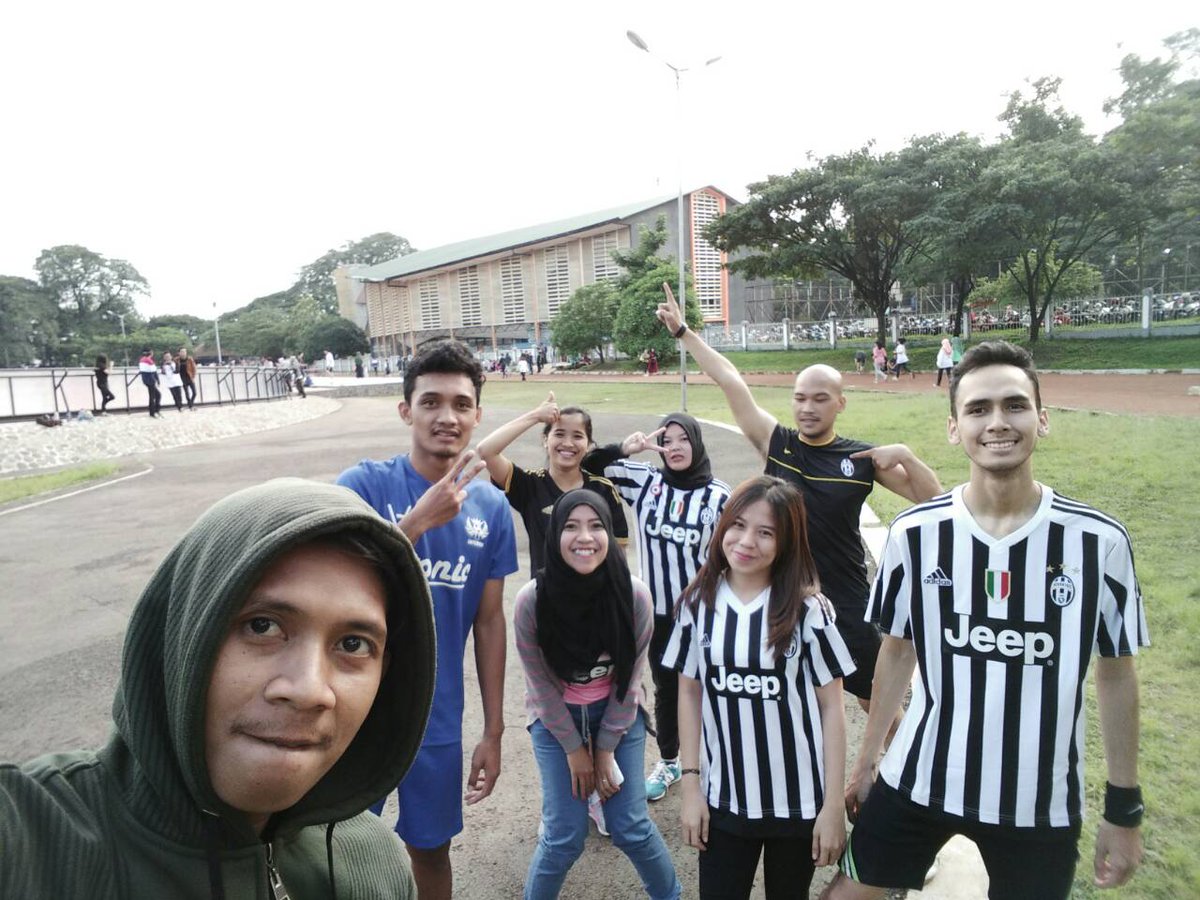 Mojang1897's tweet photo. We're happy family! For suuuure~ 😘 #BaperRunJCICB #Gio3 | @JCI_Bandung https://t.co/uN4NK0ZX3Z