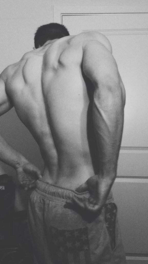 REALWORKOUT's tweet photo. Muscular backs https://t.co/ALg9g99LCi