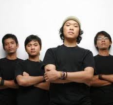 rasimagetan's tweet photo. @LettoBand merupakan sebuah grup musik Indonesia yang pertama kali dibentuk tahun 2004 https://t.co/uEvGrXE3d2