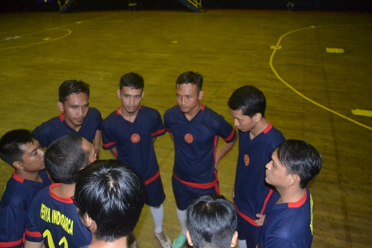 Yuk kita ke gor malam ini jam 19.00 WIB. Dukung tim futsal INDOBARCA LAMPUNG di final <a href="/BfcUnila/">BisnisFC2016</a> 
#LegendIsBack