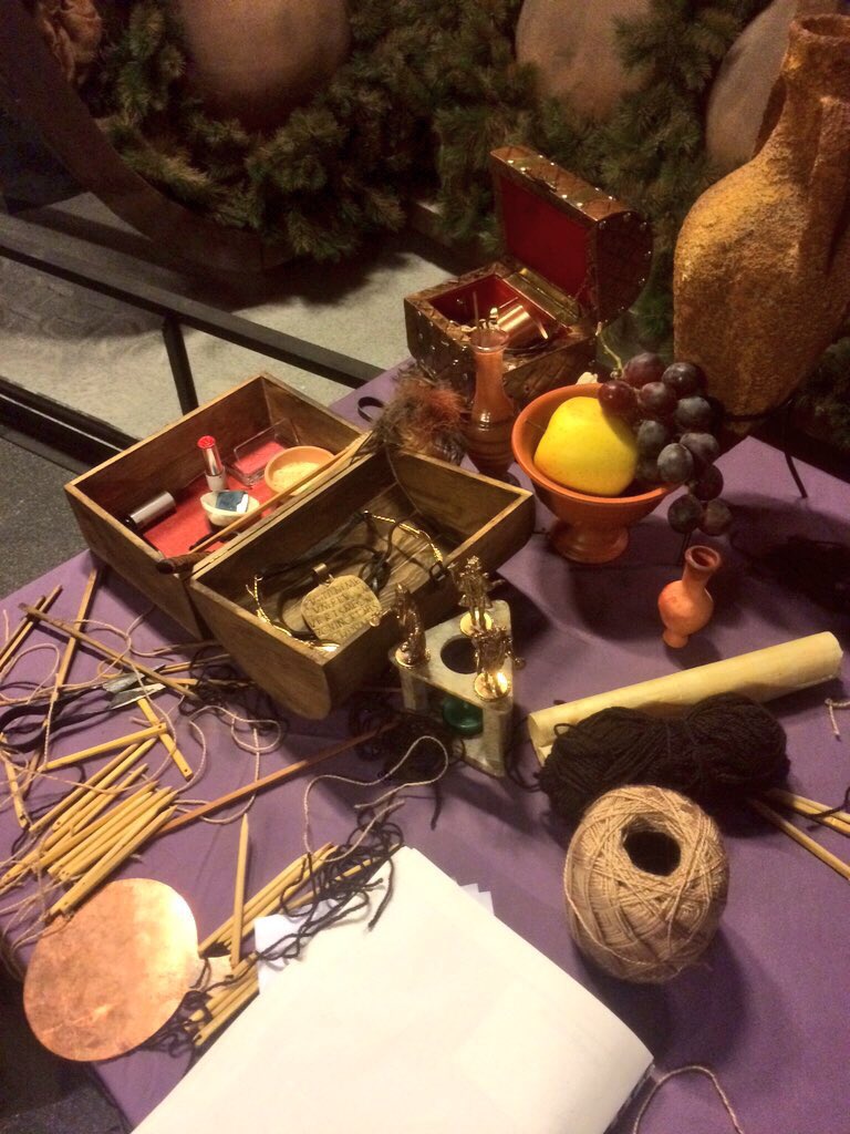 BarcinoOriens's tweet photo. Taller de maquillatge i pentinats romans
Molta expectació al @mhistoriacat #ornatrices #Barcino @Fersilari1 https://t.co/EVCsaXkGUu