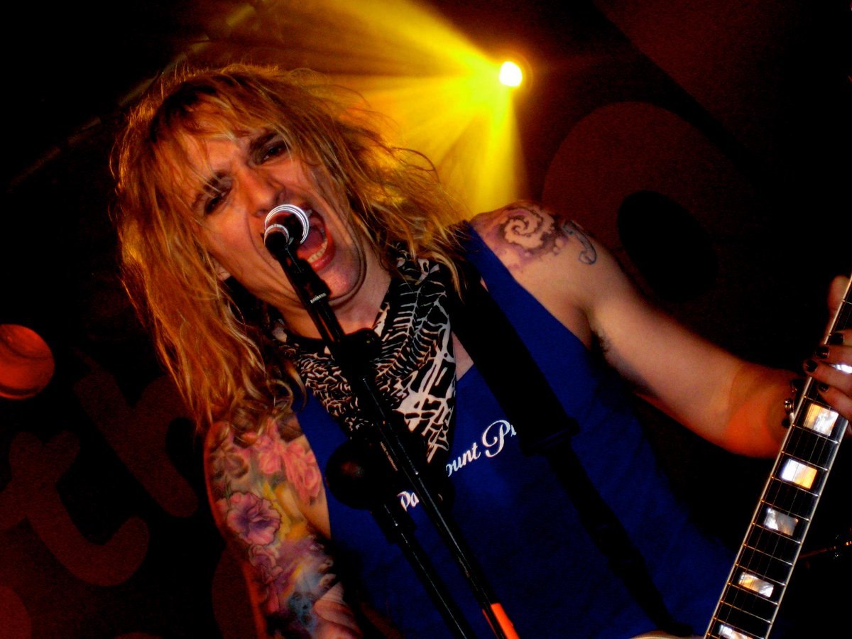 ThrillProject's tweet image. We hope @JustinHawkins and @thedarkness return to Belfast soon he takes a good photo does ol' Justin! #photography