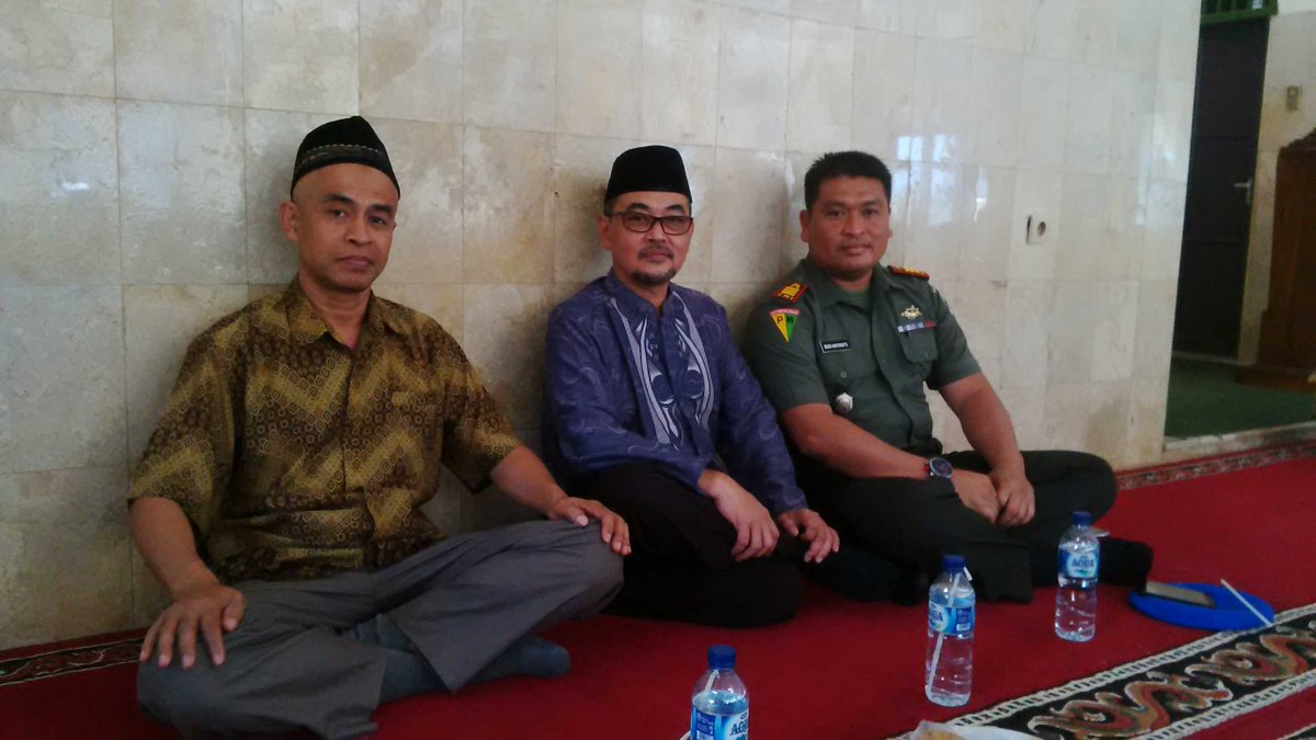 eko_eko881's tweet photo. DANSUBNIT Polisi Militer Depok Berikan Sosialisasi Bela Negara dan Setia NKRI. @pemkotdepok @restadepok @cc_bnn https://t.co/jw3BzEHVlG