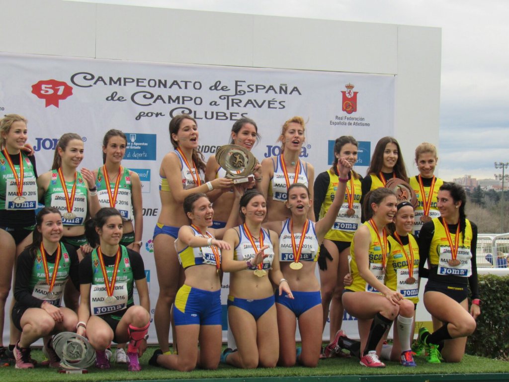 LauraPriego15's tweet photo. Campeonas de España!! Día increíble e inolvidable. https://t.co/w0adZA0ZZK