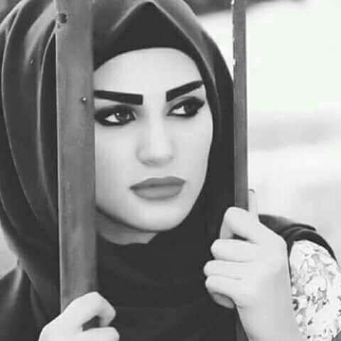 hasanstar33831's tweet photo. ايها الغائب.. حين اشتاق لصوتك المختبىء
خلف مسافات الغياب.. يصبح الكون 
كتلة صوت ابحث فيه عن وطني..
#توته 
#شهكة_عشك https://t.co/2co8vQ10EZ