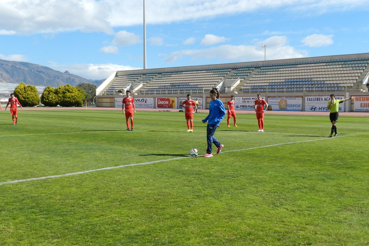 deporteselejido's tweet photo. Homenaje al @CDEjidofsf con saque de honor y pasillo del @CD_EJIDO a las campeonas ejidenses. https://t.co/L4XC0Yn4pA