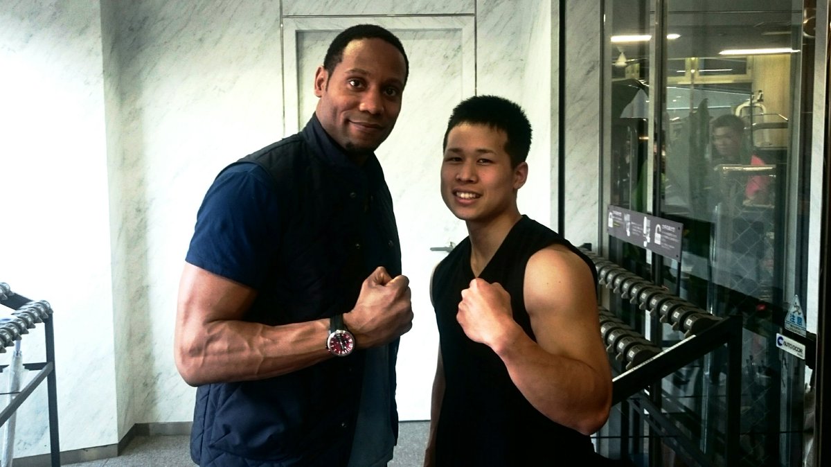 ハヤカワ در توییتر ゴールドジムでごつい黒人さんいるなー と思ったら白戸家のお兄さんだったのさ トレーニングガンバッテ って不慣れな感じになんか癒されつつも筋肉痛 ゴールドジム ソフトバンク T Co Nzdrunhdp3