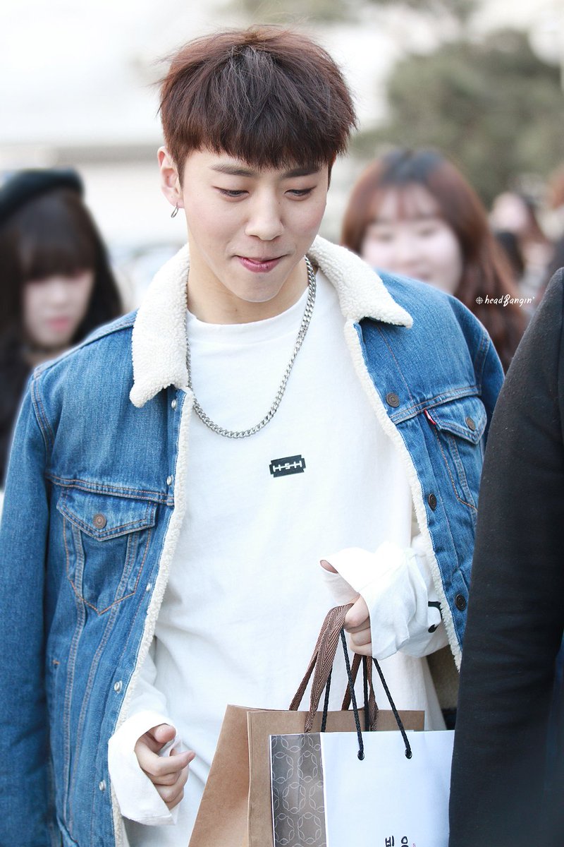 headBangin_'s tweet photo. 160226 뮤뱅 방용국 HQ
@BAP_Bangyongguk #방용국
✨https://t.co/2pDQUkpOYn
✨https://t.co/WsspBcLlBk
✨https://t.co/z7vmmiIqdz https://t.co/s6P5XZUP5G