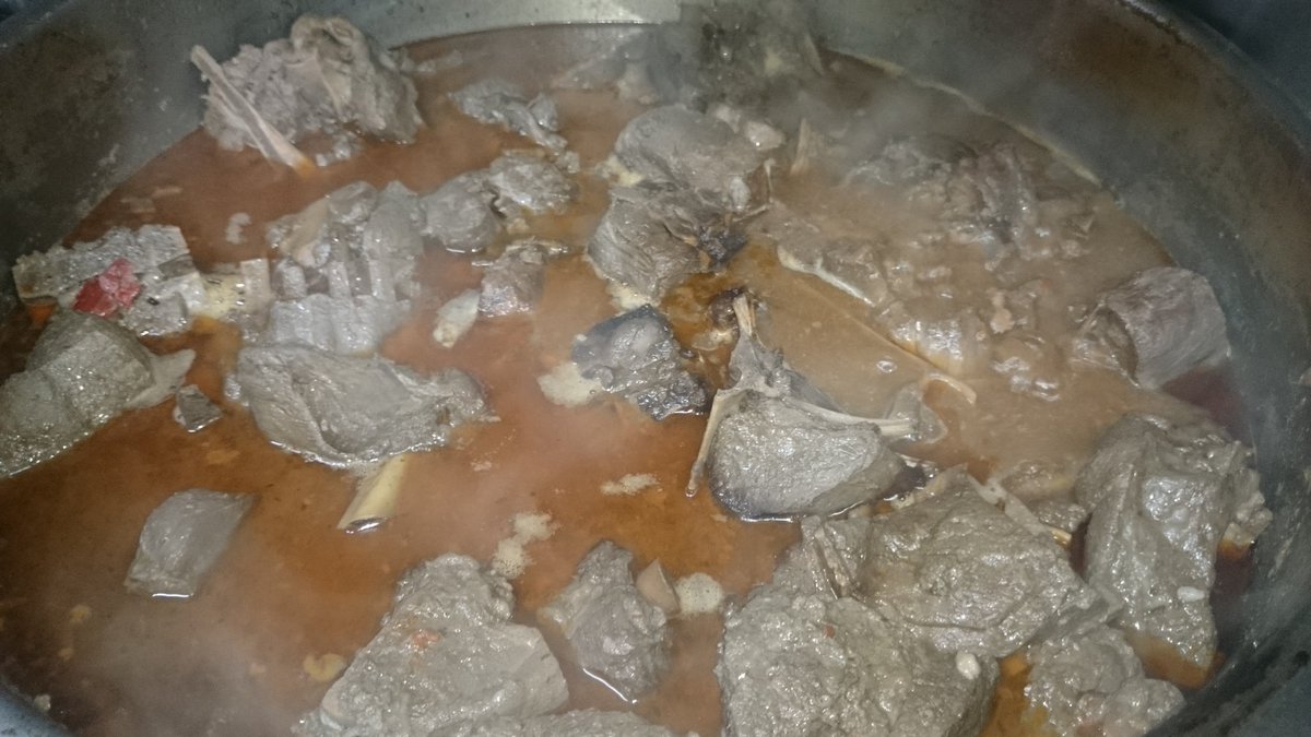 FelipeGuindos's tweet photo. CORZO!!!! JABALI!!Y POTE D CASTAÑAS O POTE QUIROSANO!!!PLATOS D LAS JORNADAS GASTRONÓMICAS!!! https://t.co/7QTxlE2P7k