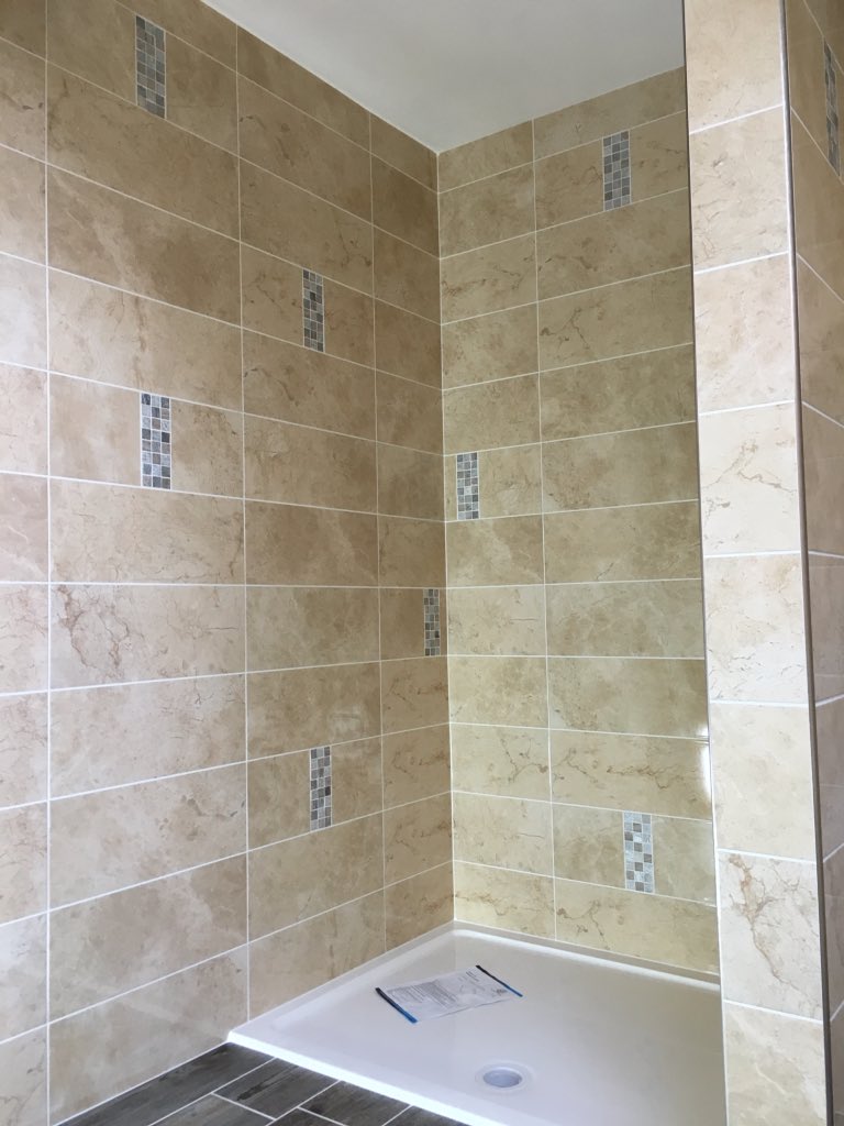 dmuttentiling's tweet image. Two bathrooms completed with the same tiles from @ToppsTilesTrade with materials from @BALtiling #tiling #tiles