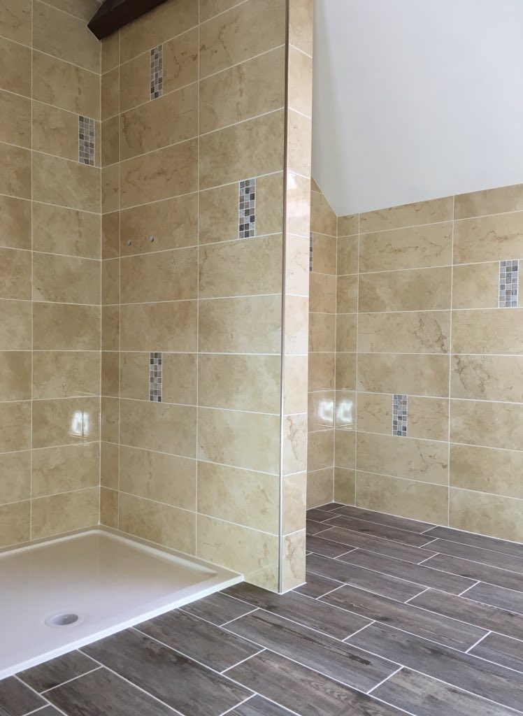 dmuttentiling's tweet image. Two bathrooms completed with the same tiles from @ToppsTilesTrade with materials from @BALtiling #tiling #tiles