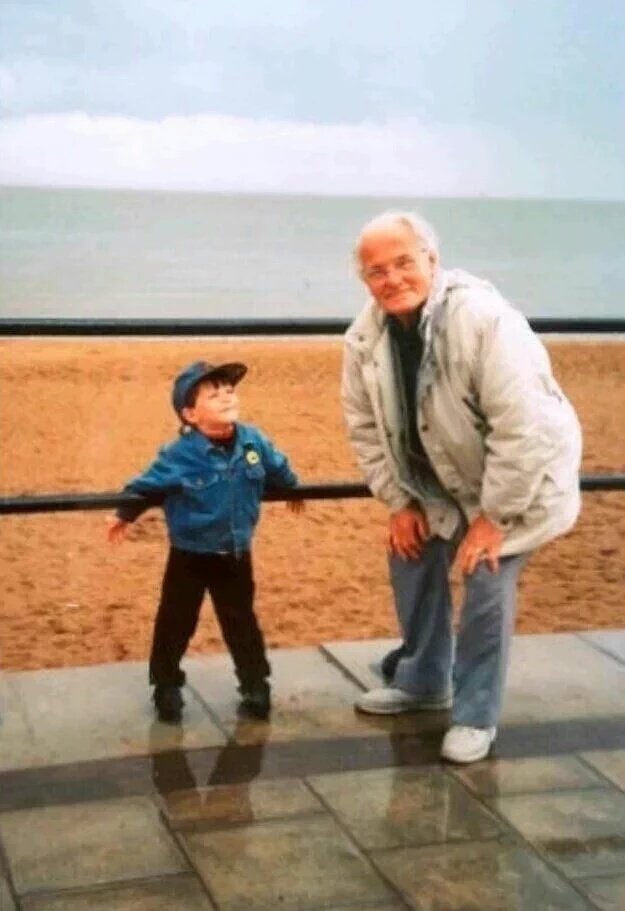 R01Forever's tweet photo. #RIPKeith So sad to hear this.. 
He was our biggest supporter.
He is in a better place now 😭❤ https://t.co/Fggt9rnkgC