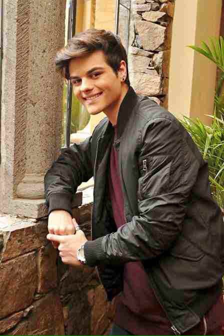 elozhou's tweet photo. Cuándo veo un chico más que guapo😏❤️🌹 https://t.co/Y9wRMrk08v
