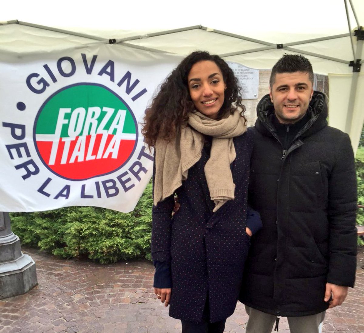 fi_giovani's tweet photo. #NonCiFermiamomai ecco il #WeAzzurro #Tivoli #Modena #Macerata #Lecce!#InCampoXItalia #NoiConSilvio! @AngieCalabria https://t.co/ERNoPwBHfo