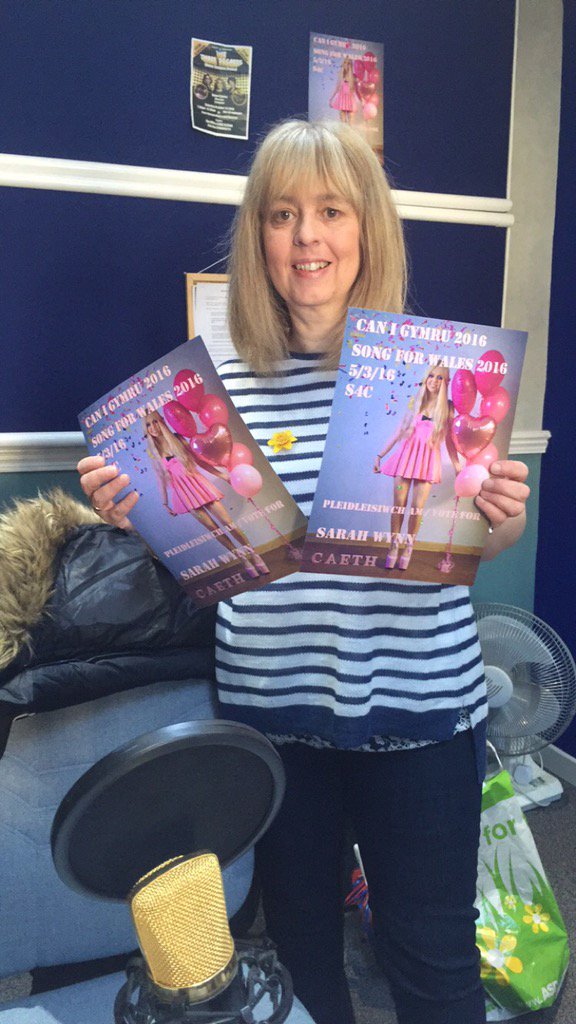 SarahWynn1's tweet photo. Sunshine indoors! Live on @MonFMRadio until 2pm! Listen live 102.5FM & https://t.co/boyOgR1nOC 💜 #CAETH https://t.co/LxiWVSEjzW