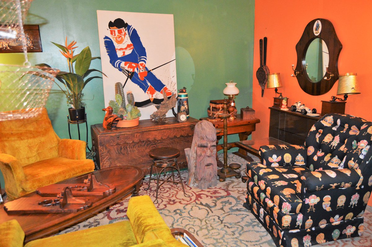 SpringStGallery's tweet photo. Welcome to the #RusticRoom by @retrodunny @SpringStGallery #LatrobePA #WestmorelandCounty #PA #ART #Vintage #Pitt https://t.co/Woi3K3FMx8