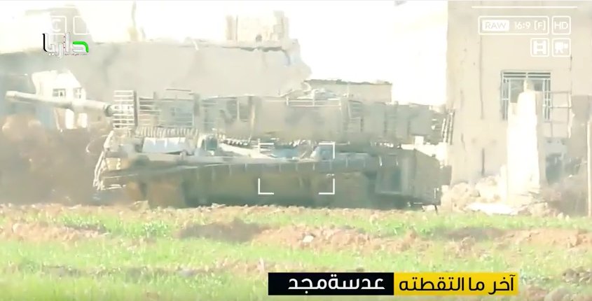 تدريع شبكي لدبابات داعش في سوريا  CcT_VOHUEAEQJIw