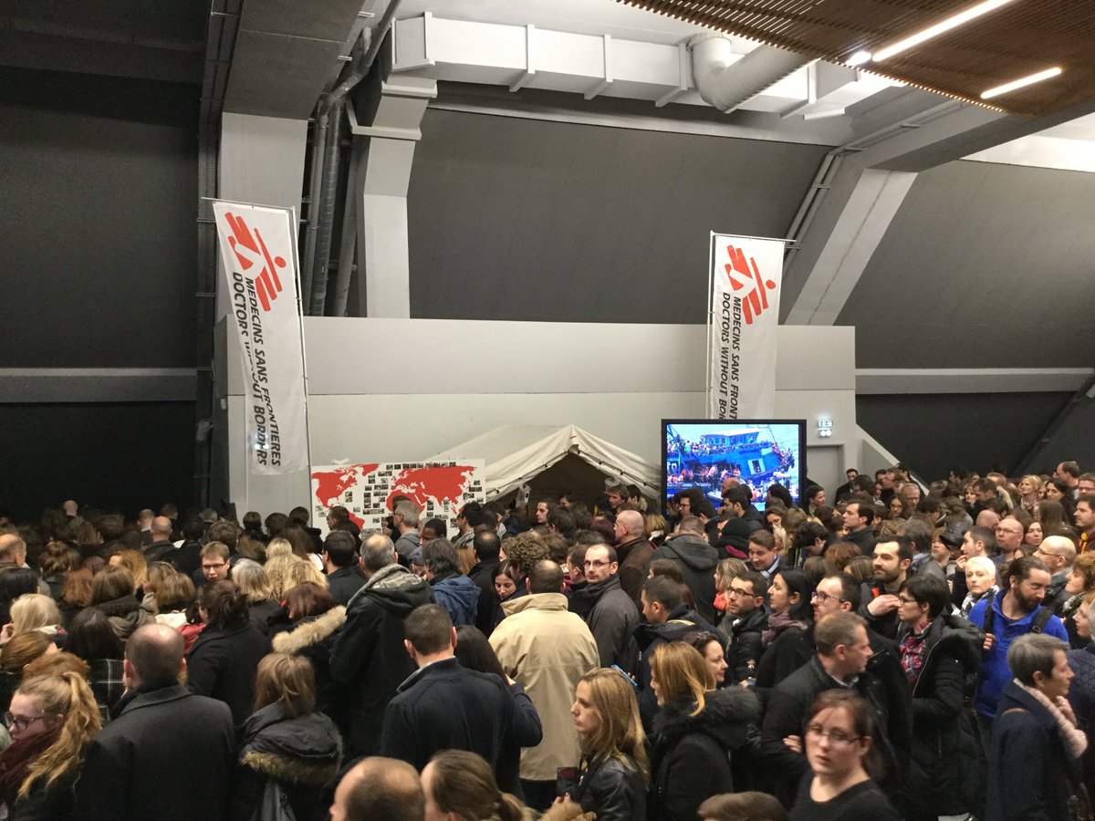StevePDennis's tweet photo. Good thing we brought the long poles #musemsf @AccorH_Arena #MSF_uk Many people at #muse show last night! https://t.co/cTgaYYuPay