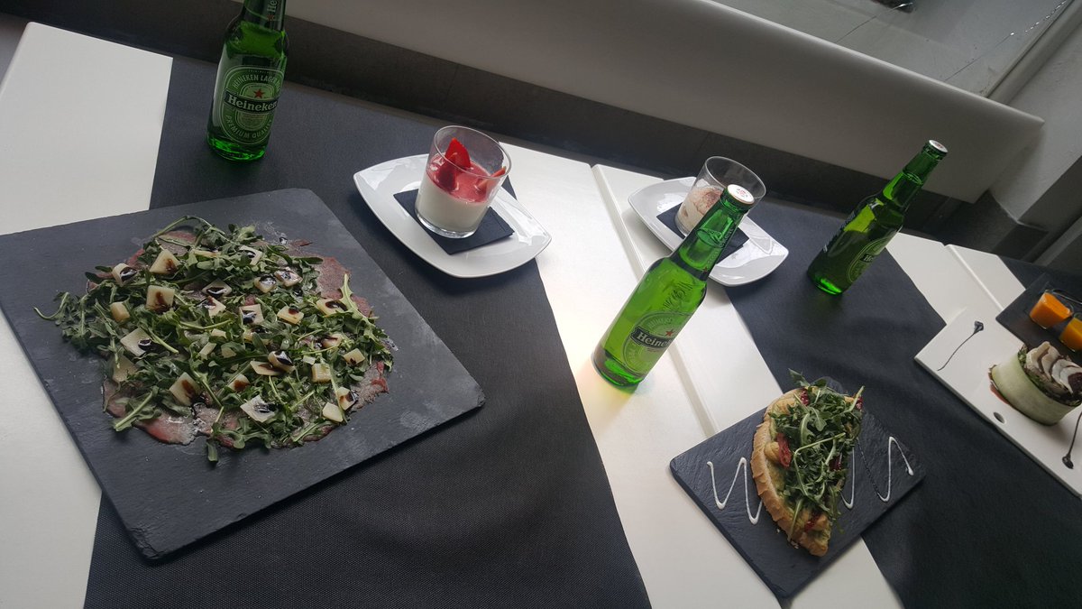 Fanychachi's tweet photo. Estupendo menú hoy en @BrunchSessions de #heineken ! @fran_rovi @gymage @Te_Apetece https://t.co/fuy1axeku8