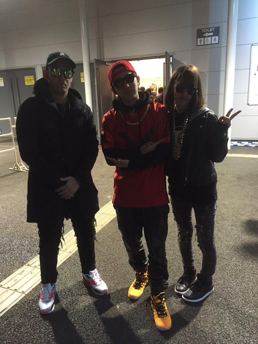 AK69RED_MAGIC's tweet photo. 豊州PITは3人で参戦!名古屋ではfamily全員揃うよ!
みんなおしゃれだから、もっと頑張らんとな…
#ak69
#FlyingB
#69Homies
#PremiumLIVE
#写真は事務所通して下さい
#FlyingC https://t.co/gxO1TdXxmr