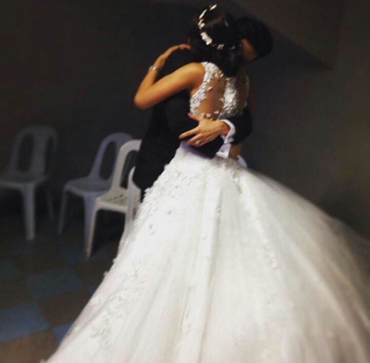 iamlheidy's tweet photo. He holds her this close to let her know that it's forever @CloseupPH #OTWOLOneLastTime https://t.co/0tPjuCFAVq