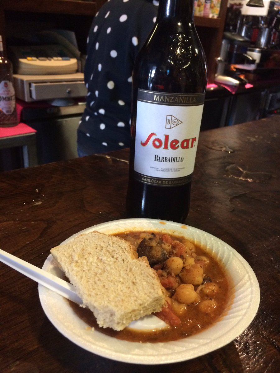JJ_Marmolejo's tweet photo. En la #sierradecadiz, Benaocaz, buen ambiente, menudo y manzanilla de #Sanlucar para combatir el frío... https://t.co/CTGx7zHuYg