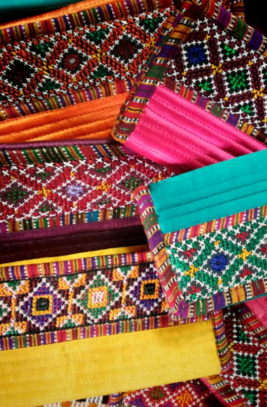 SagarDBarot1's tweet photo. Contact us to get an exclusive type of Handicraft SHAWLS
Cell number:(+91) 9723891855
E-mail: sagarbarot24@gmail.com https://t.co/oaT4HtI0Qp